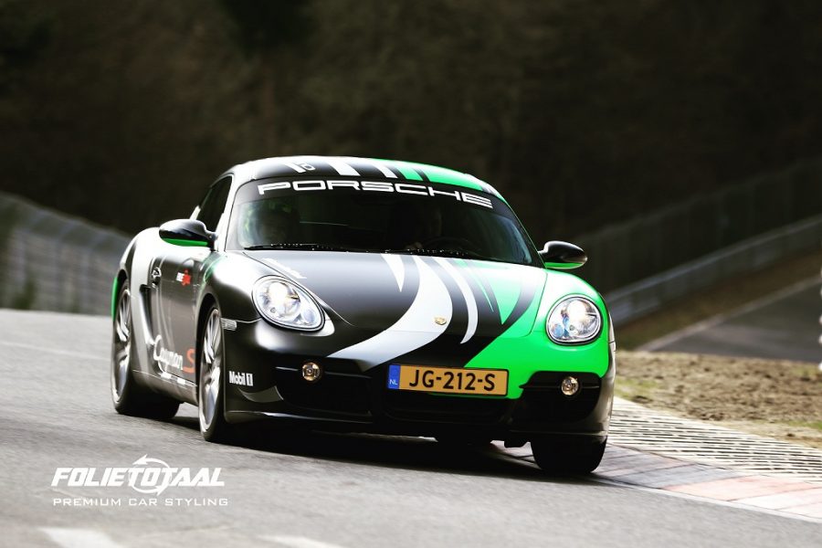 Porsche Cayman S (Racedesign in SatinBlack en FluorGreen)