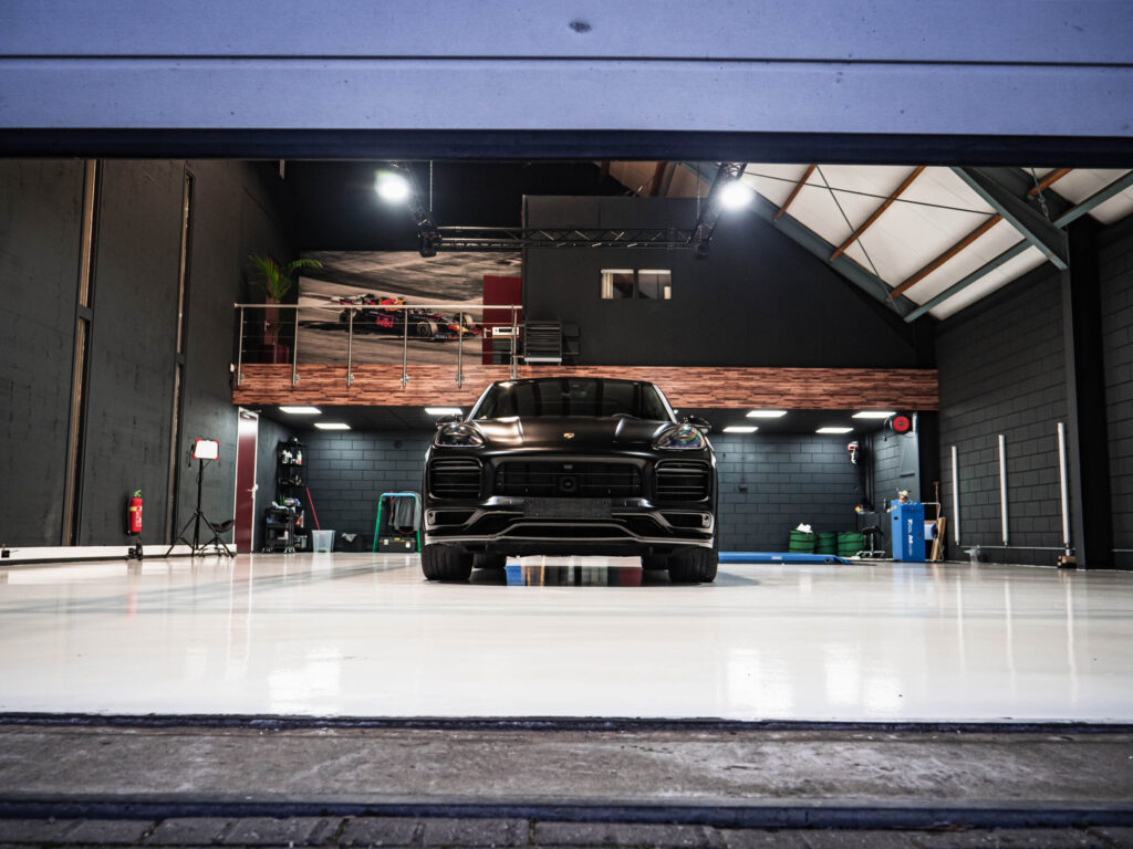 Porsche Cayenne Hybrid Satin Black