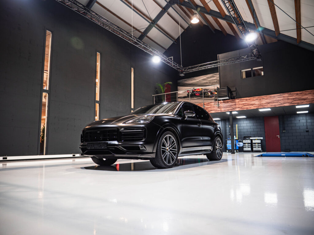 Porsche Cayenne Hybrid Satin Black