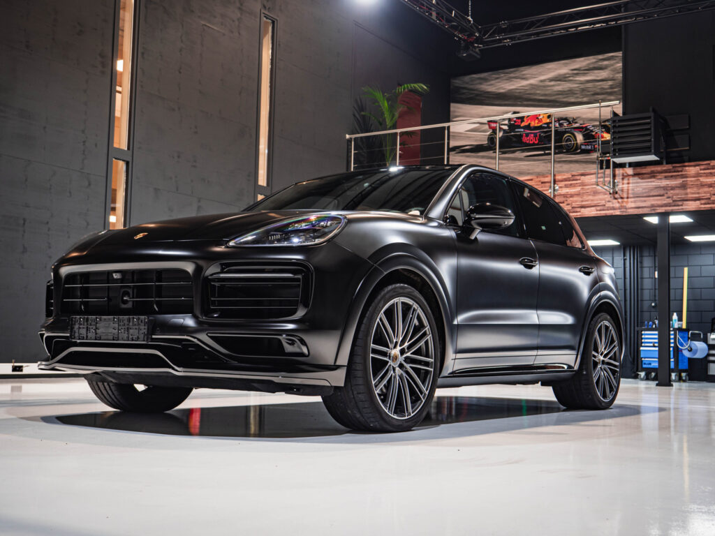 Porsche Cayenne Hybrid Satin Black