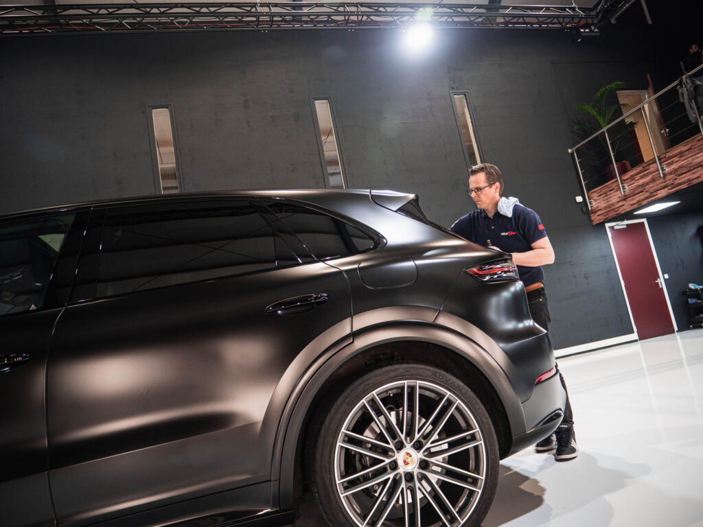 Porsche Cayenne Hybrid Satin Black
