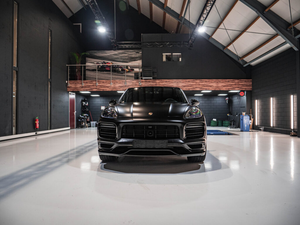 Porsche Cayenne Hybrid Satin Black