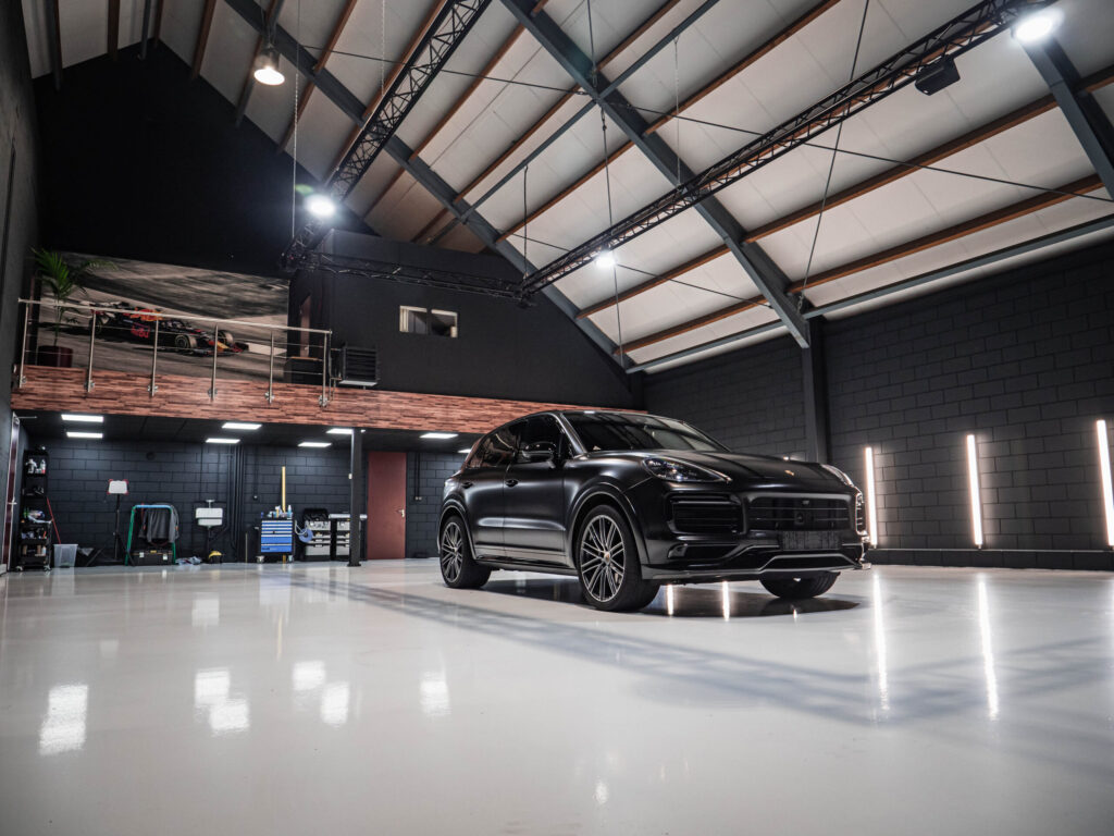 Porsche Cayenne Hybrid Satin Black