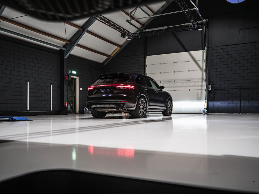 Porsche Cayenne Hybrid Satin Black