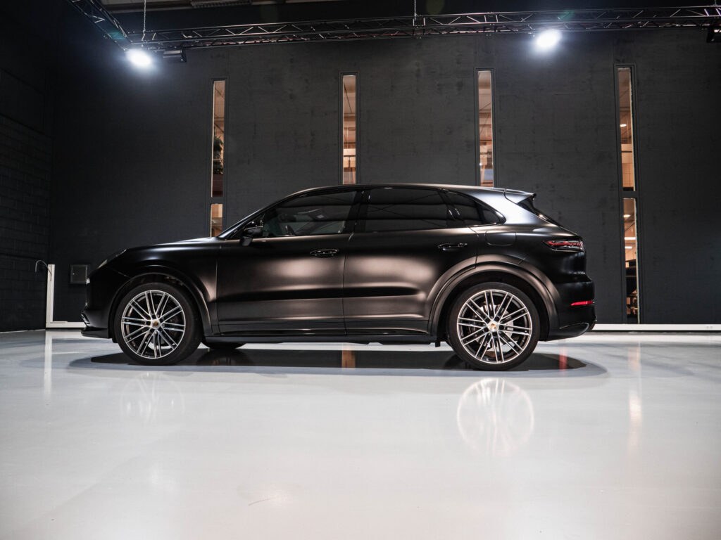 Porsche Cayenne Hybrid Satin Black