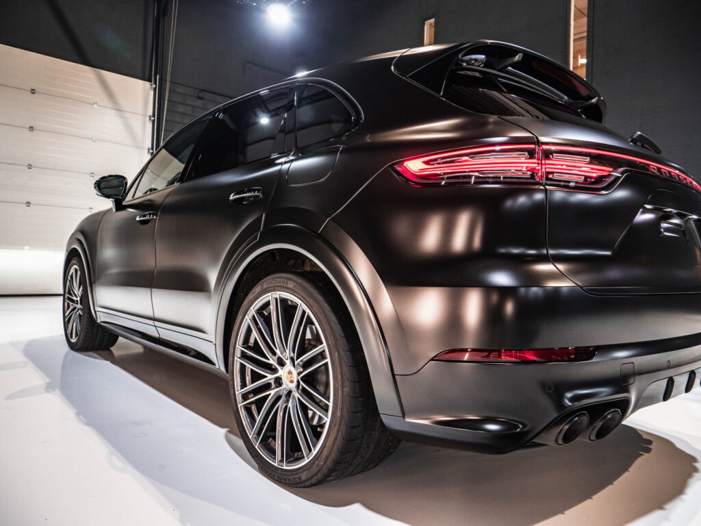 Porsche Cayenne Hybrid Satin Black
