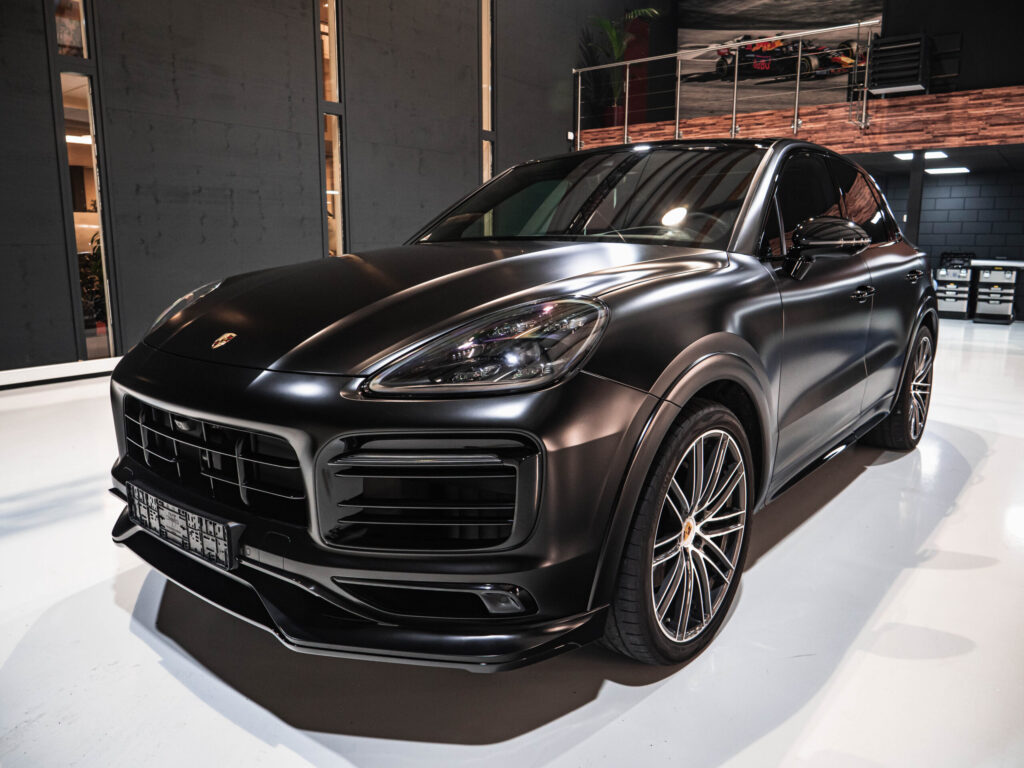 Porsche Cayenne Hybrid Satin Black