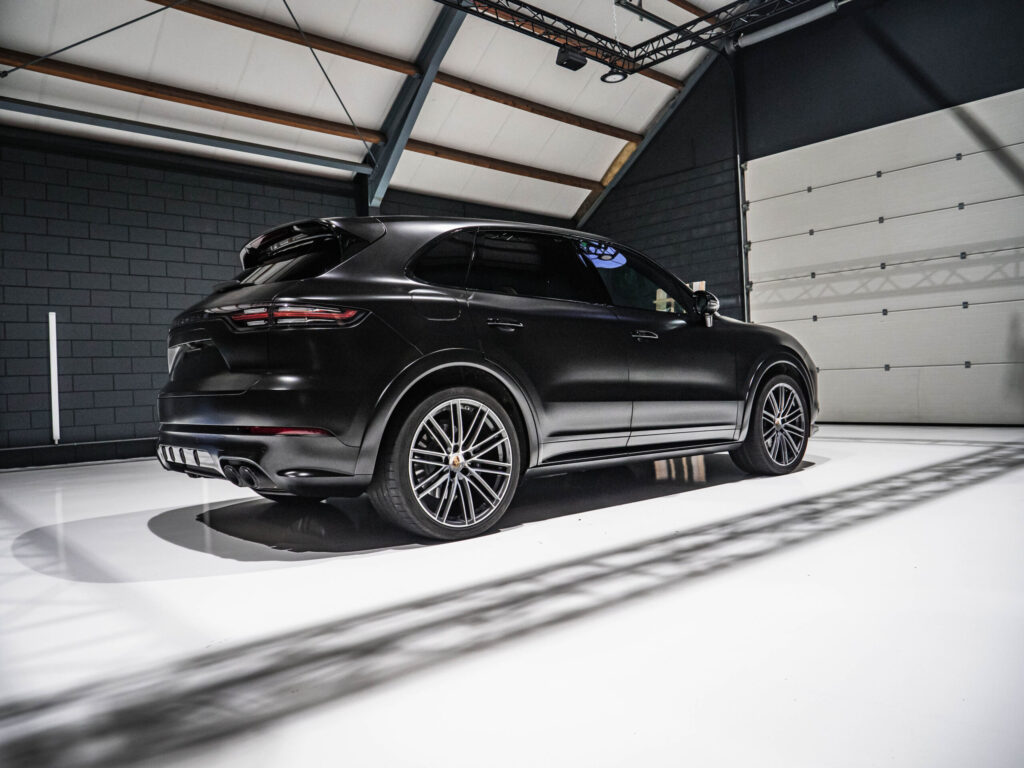 Porsche Cayenne Hybrid Satin Black