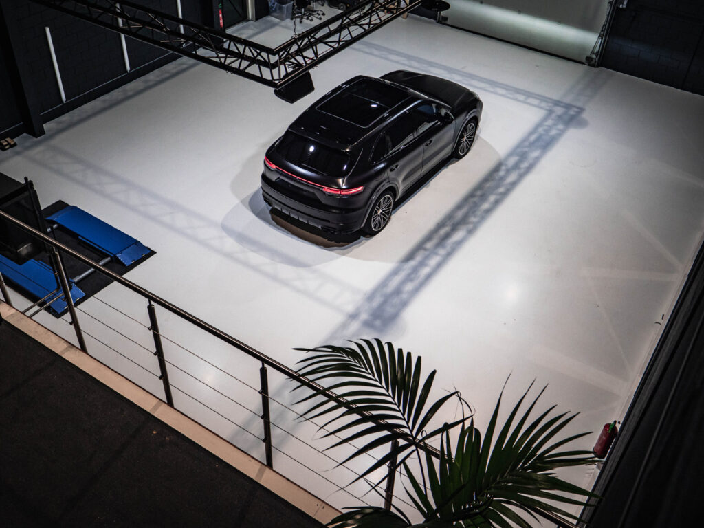 Porsche Cayenne Hybrid Satin Black