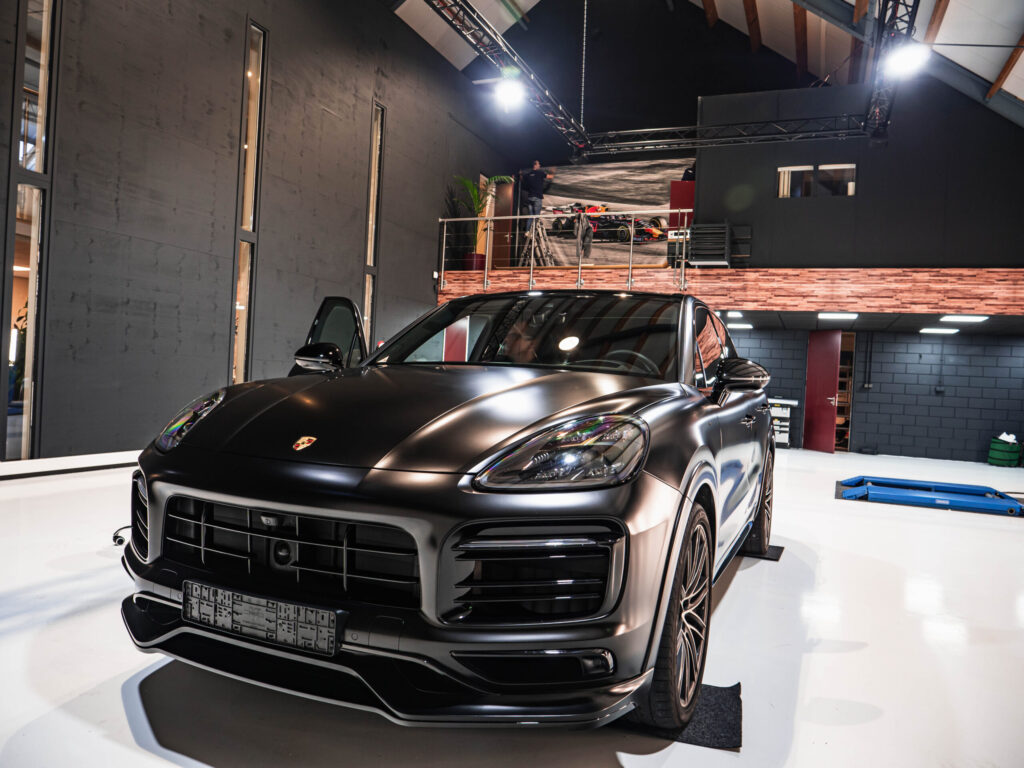Porsche Cayenne Hybrid Satin Black