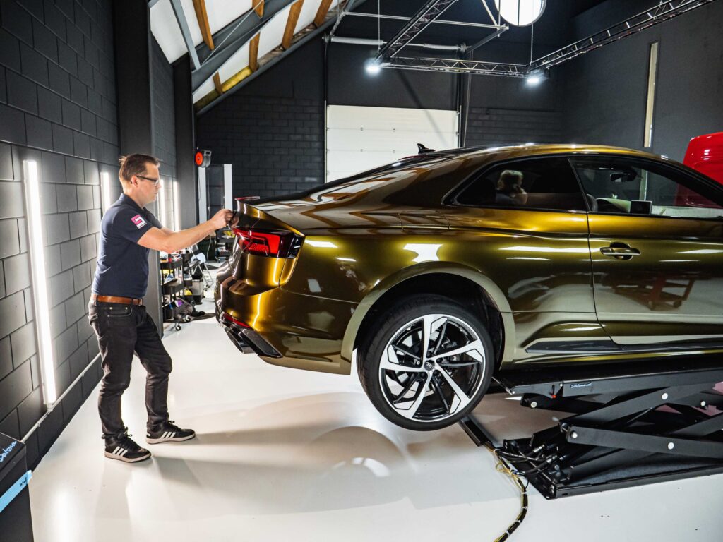 Audi RS5 Midnight Gold