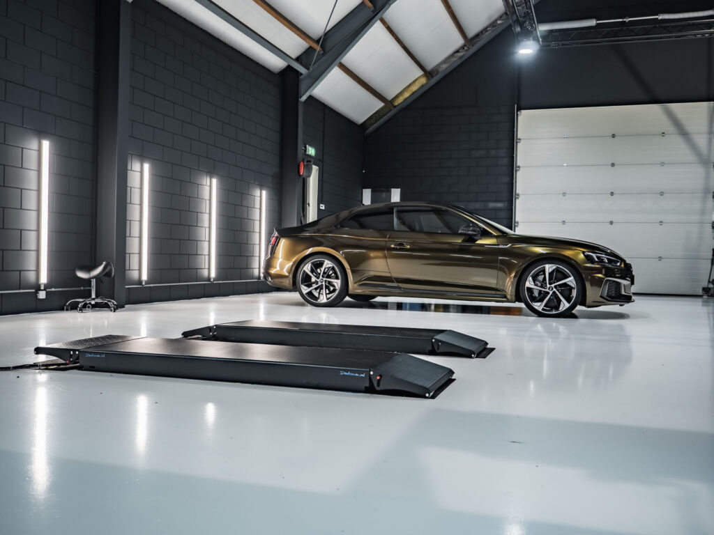 Audi RS5 Midnight Gold