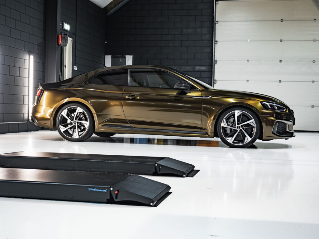 Audi RS5 Midnight Gold