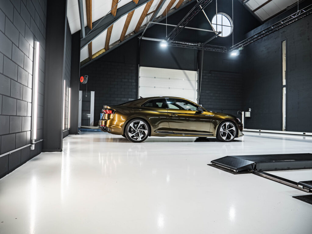 Audi RS5 Midnight Gold
