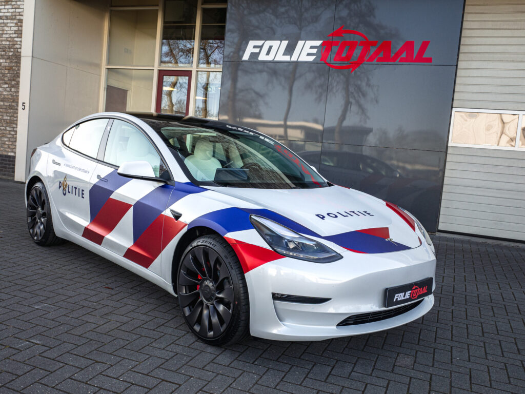 Tesla Model 3 in politielivery