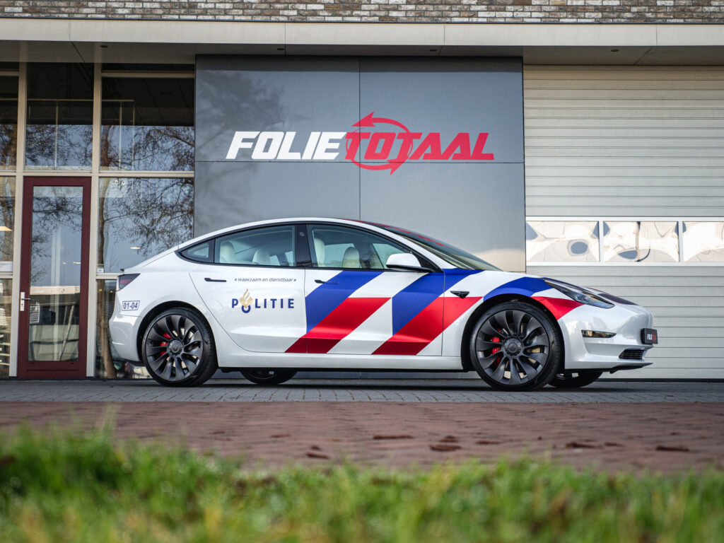 Tesla Model 3 in politielivery