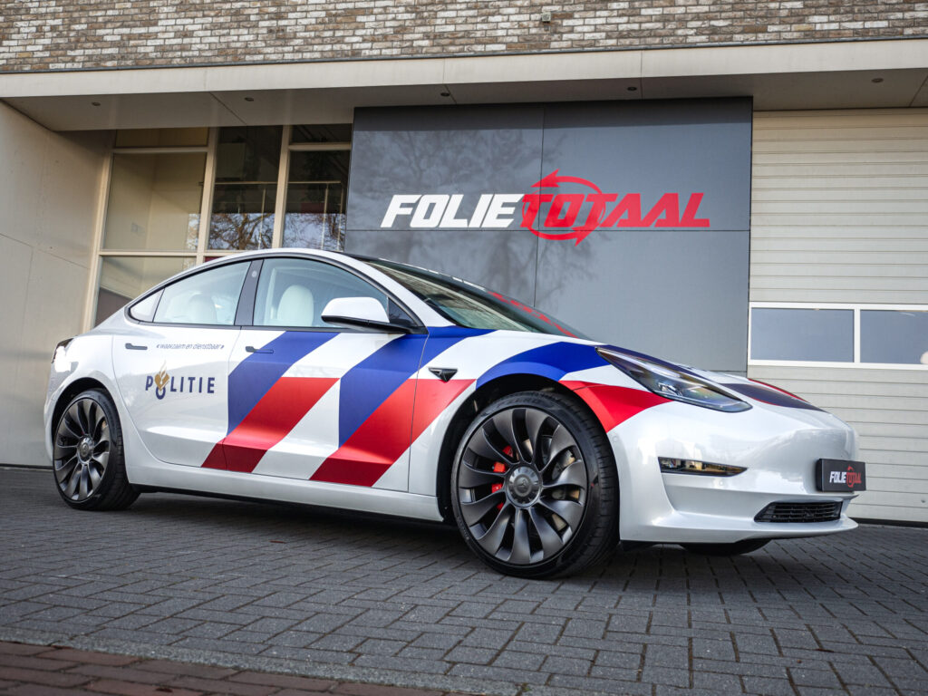 Tesla Model 3 in politielivery