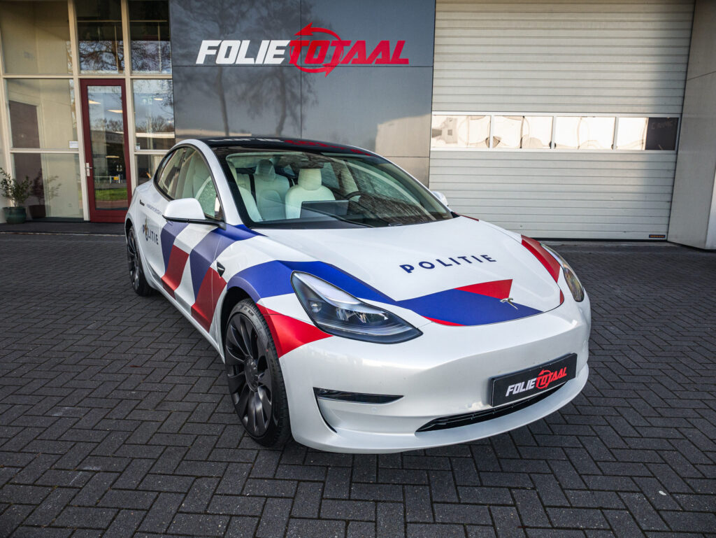 Tesla Model 3 in politielivery