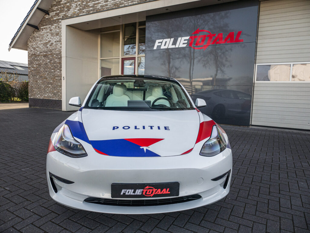 Tesla Model 3 in politielivery