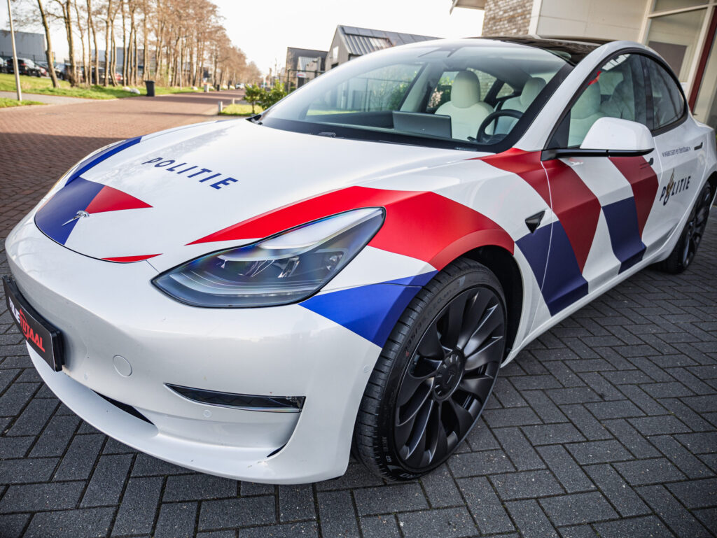 Tesla Model 3 in politielivery
