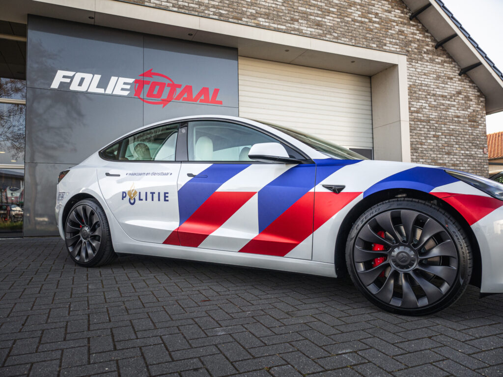 Tesla Model 3 in politielivery