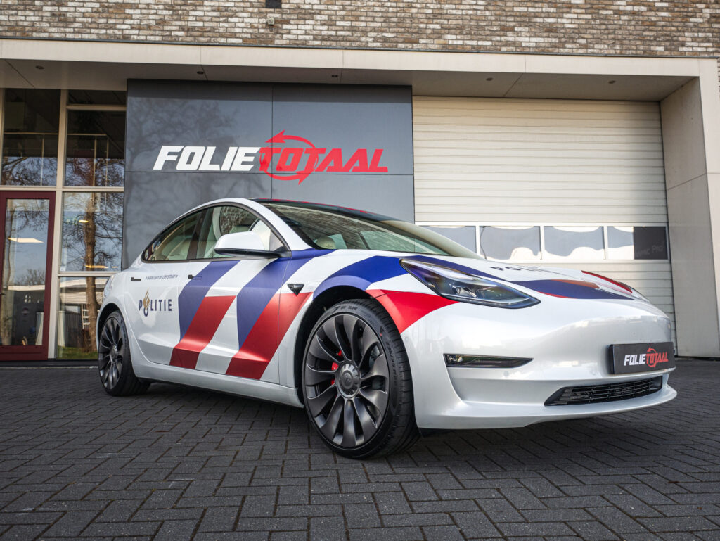 Tesla Model 3 in politielivery