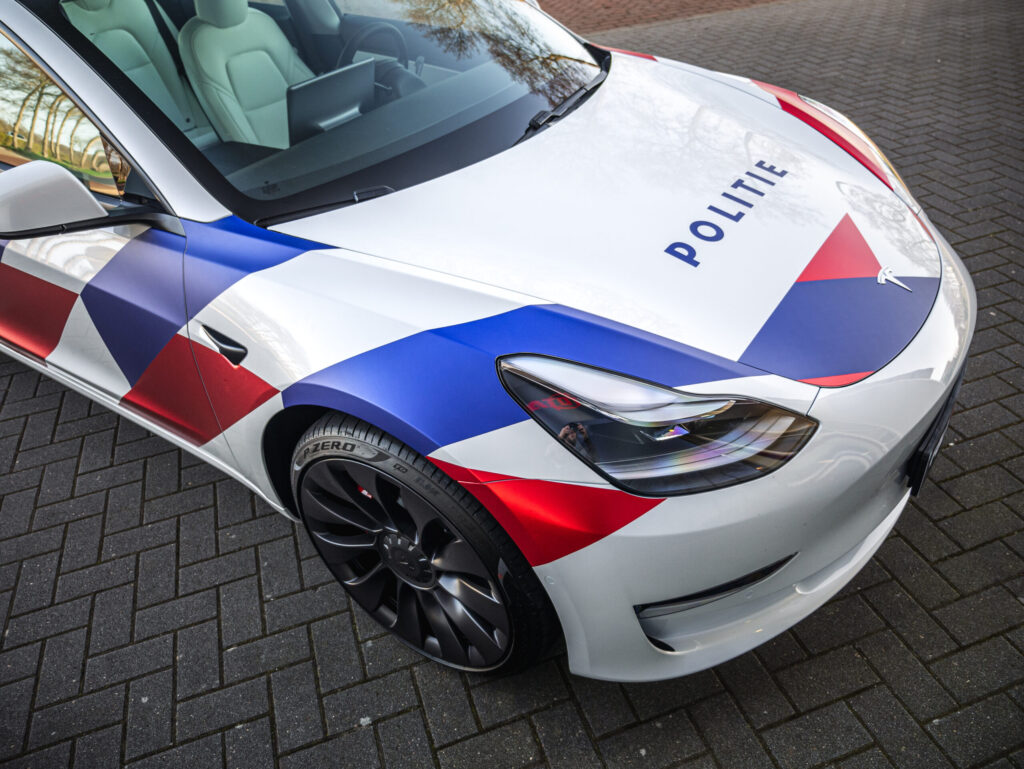 Tesla Model 3 in politielivery