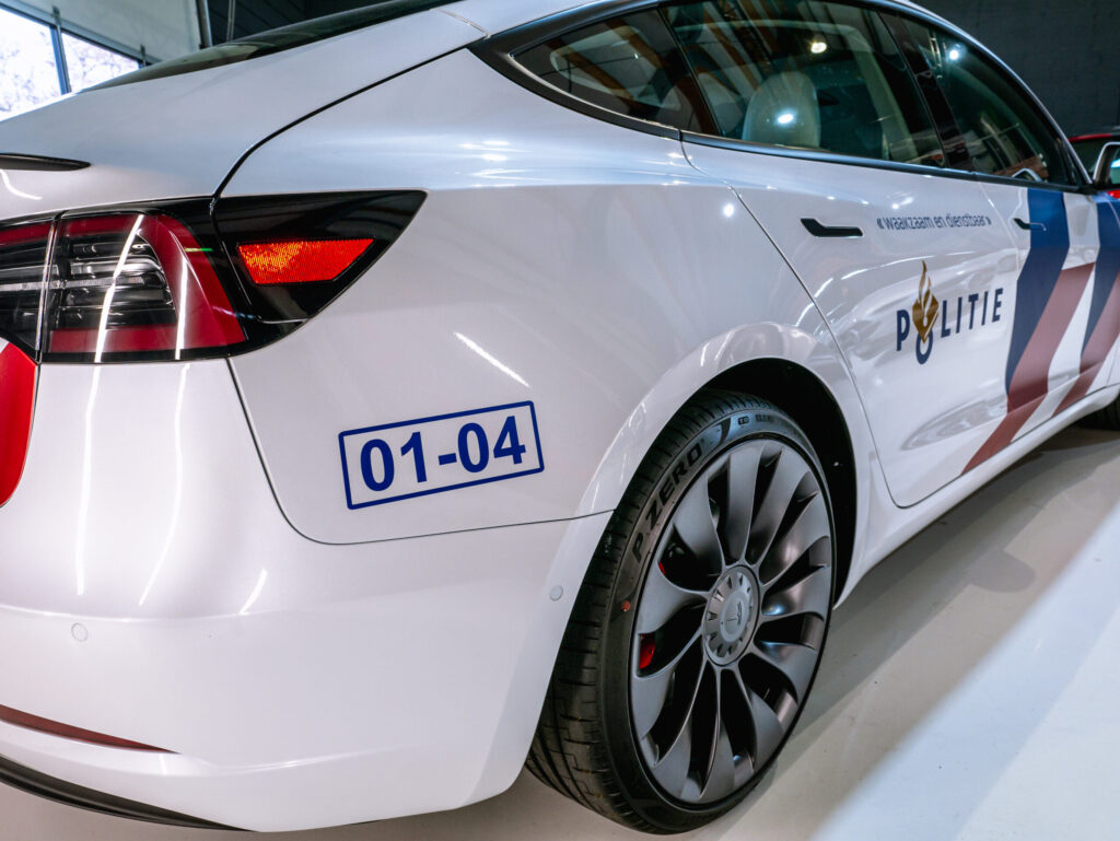 Tesla Model 3 in politielivery