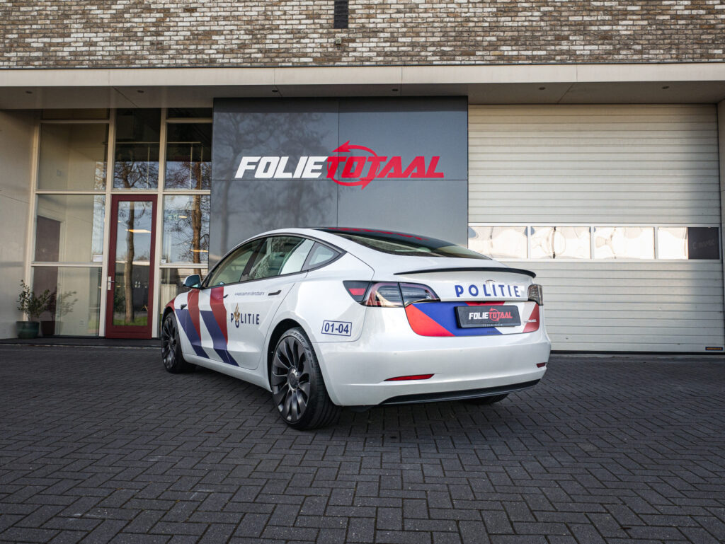 Tesla Model 3 in politielivery