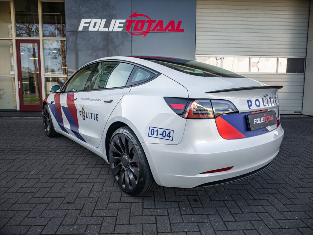 Tesla Model 3 in politielivery