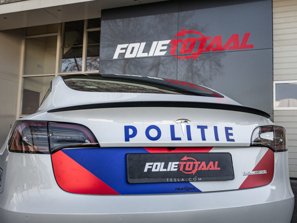 Tesla Model 3 in politielivery