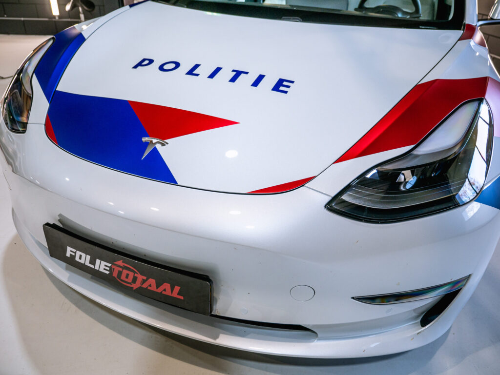 Tesla Model 3 in politielivery