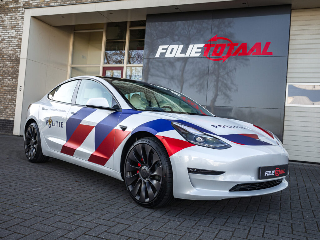 Tesla Model 3 in politielivery