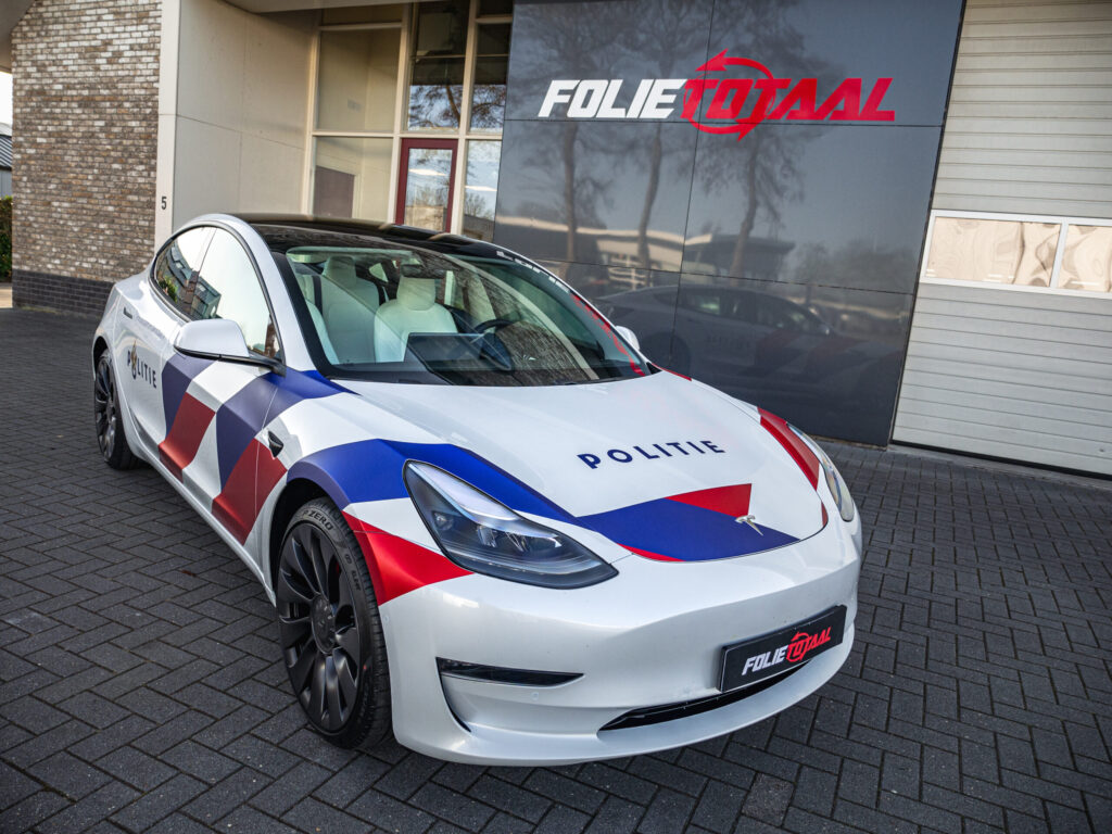Tesla Model 3 in politielivery