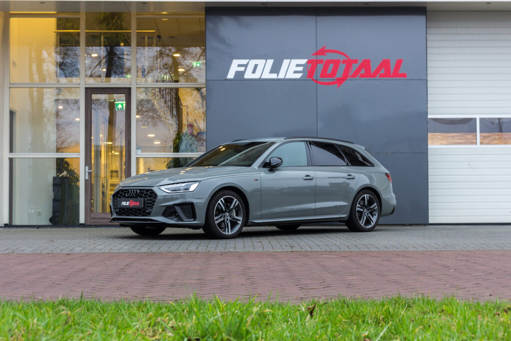 Audi A4 ontchromen diverse delen en blinderen