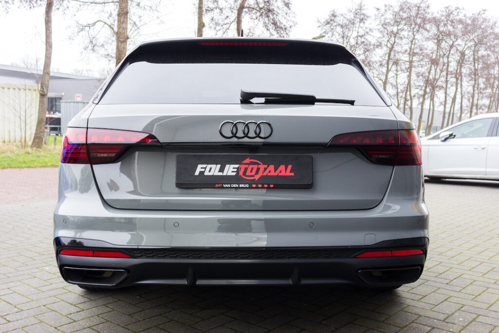 Audi A4 ontchromen diverse delen en blinderen