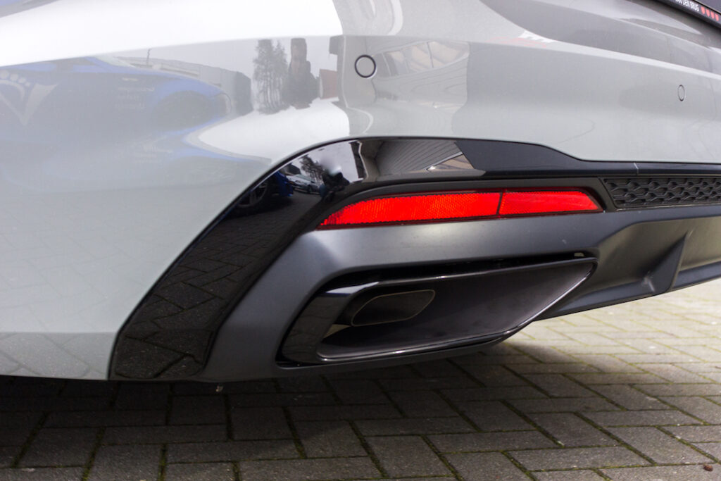 Audi A4 ontchromen diverse delen en blinderen