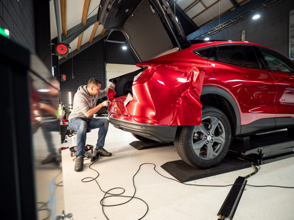 Mustang Mach-E – wrap in trueblood red gloss