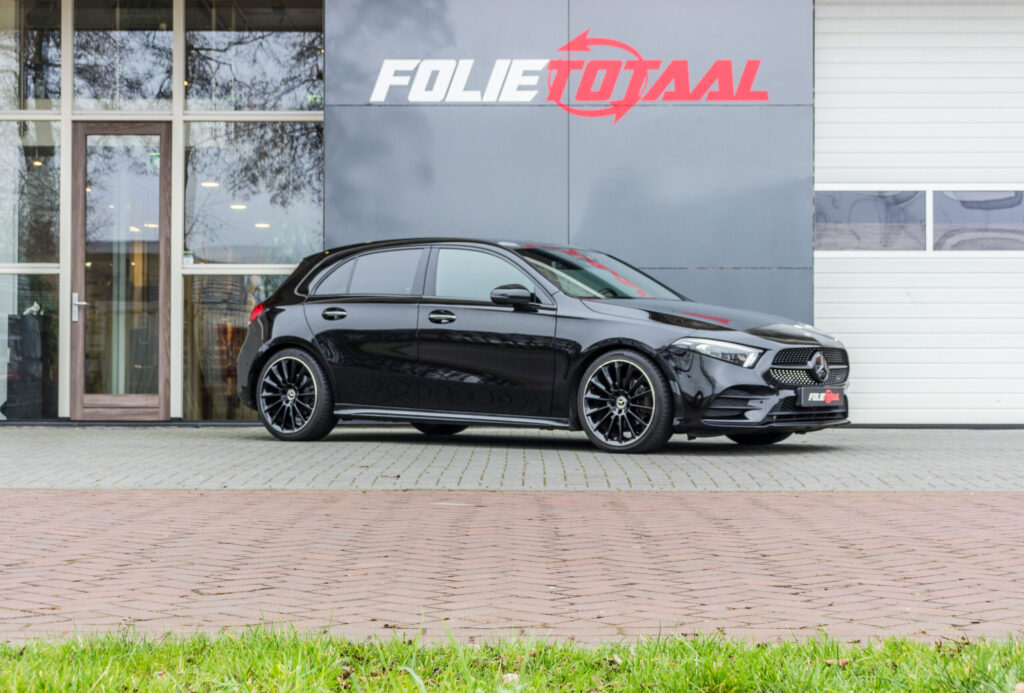 Mercedes A-klasse logo’s ontchroomd