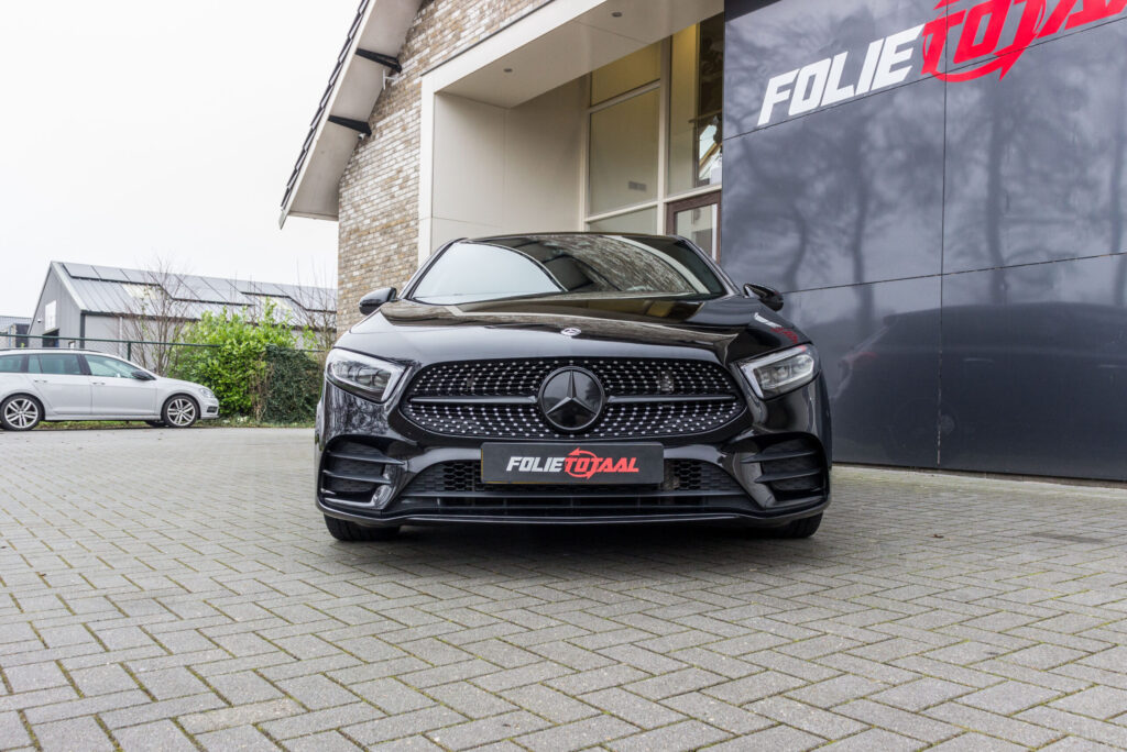 Mercedes A-klasse logo’s ontchroomd