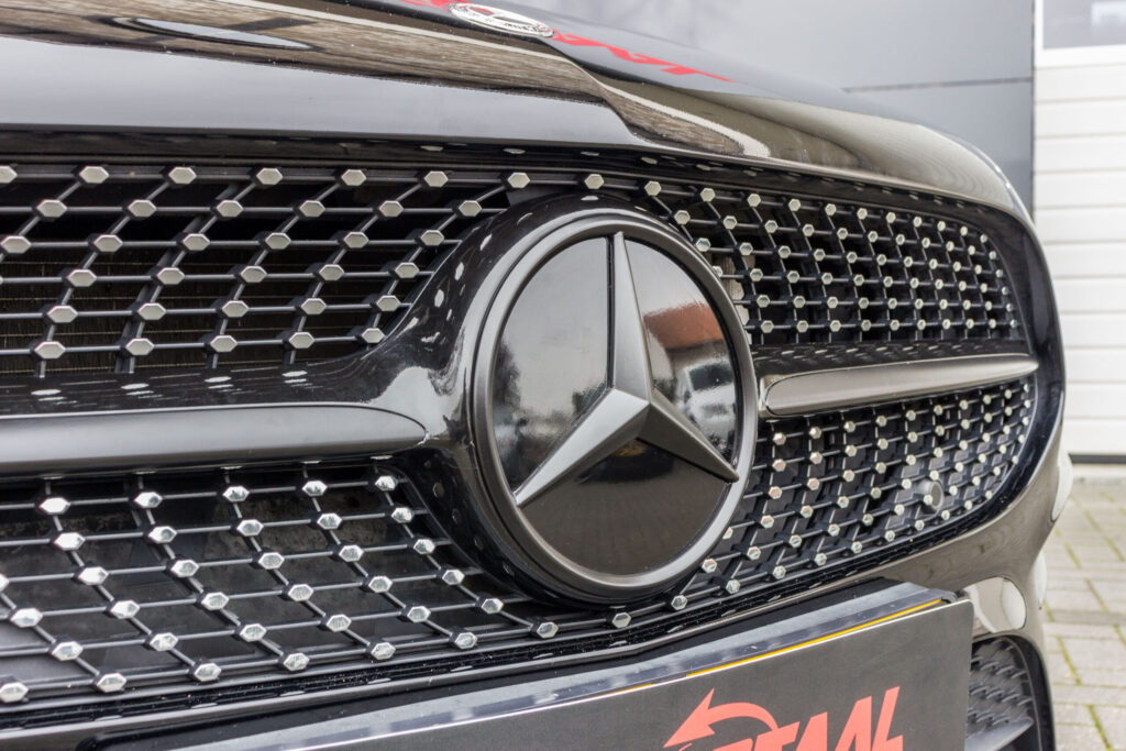 Mercedes A-klasse logo’s ontchroomd