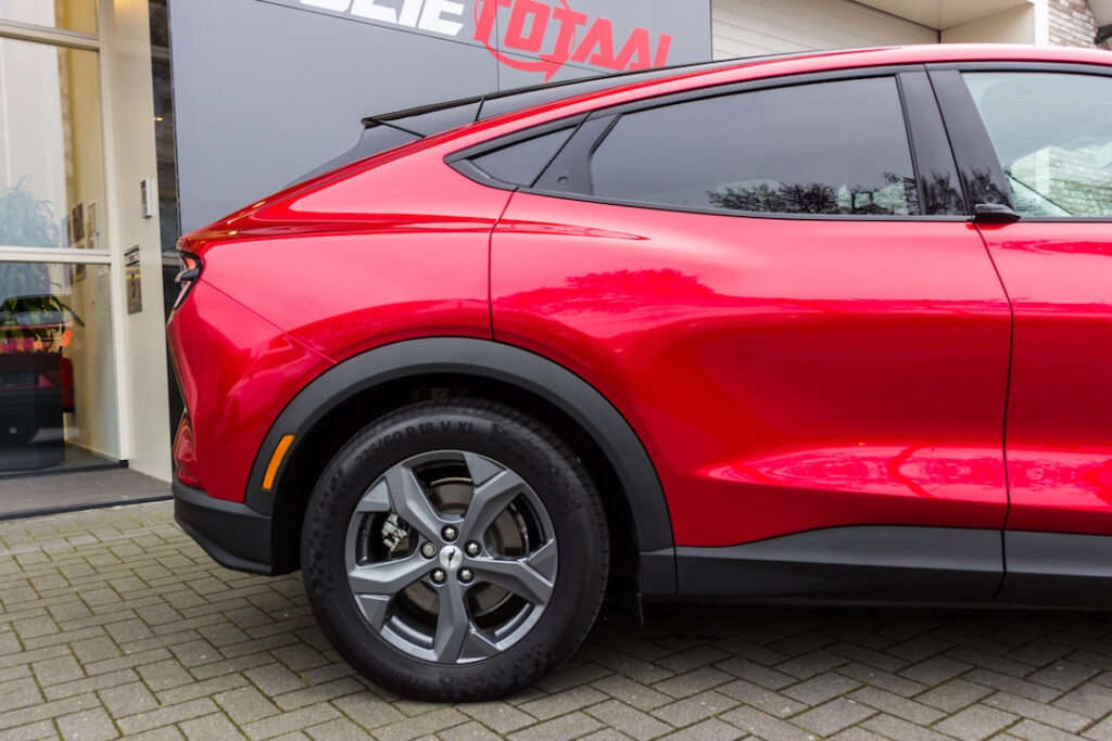 Mustang Mach-E – wrap in trueblood red gloss