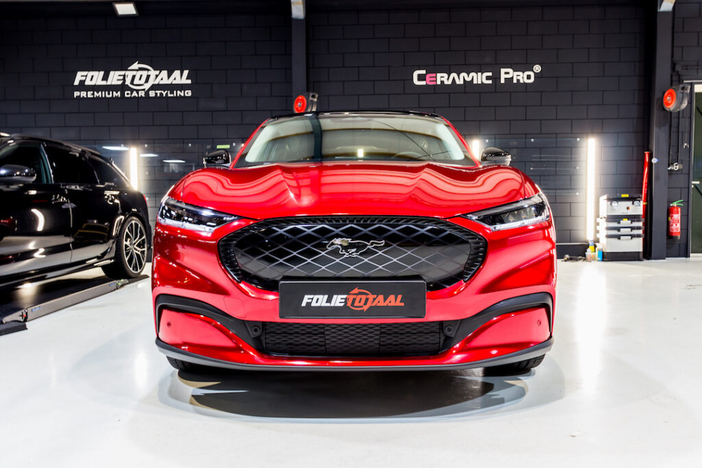 Mustang Mach-E – wrap in trueblood red gloss
