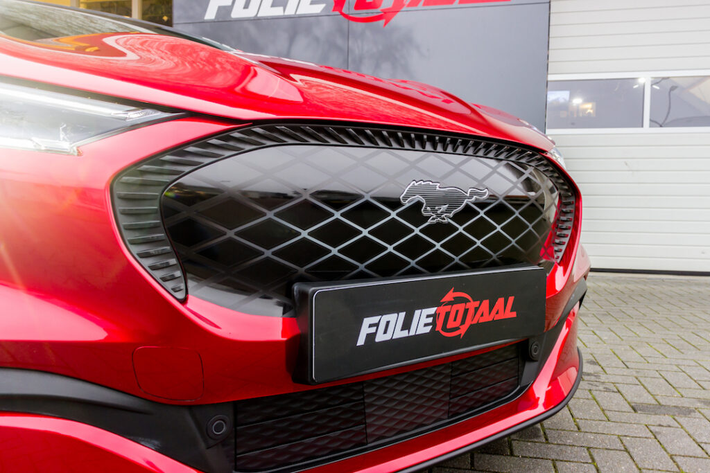Mustang Mach-E – wrap in trueblood red gloss