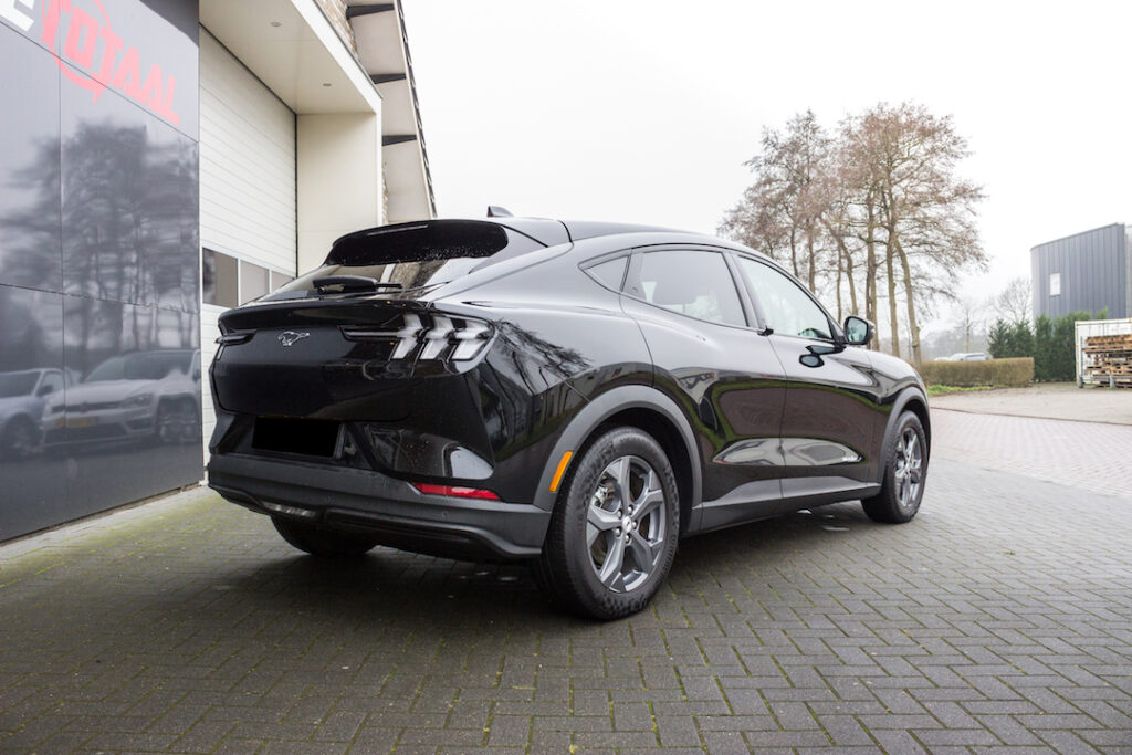 Mustang Mach-E – wrap in trueblood red gloss