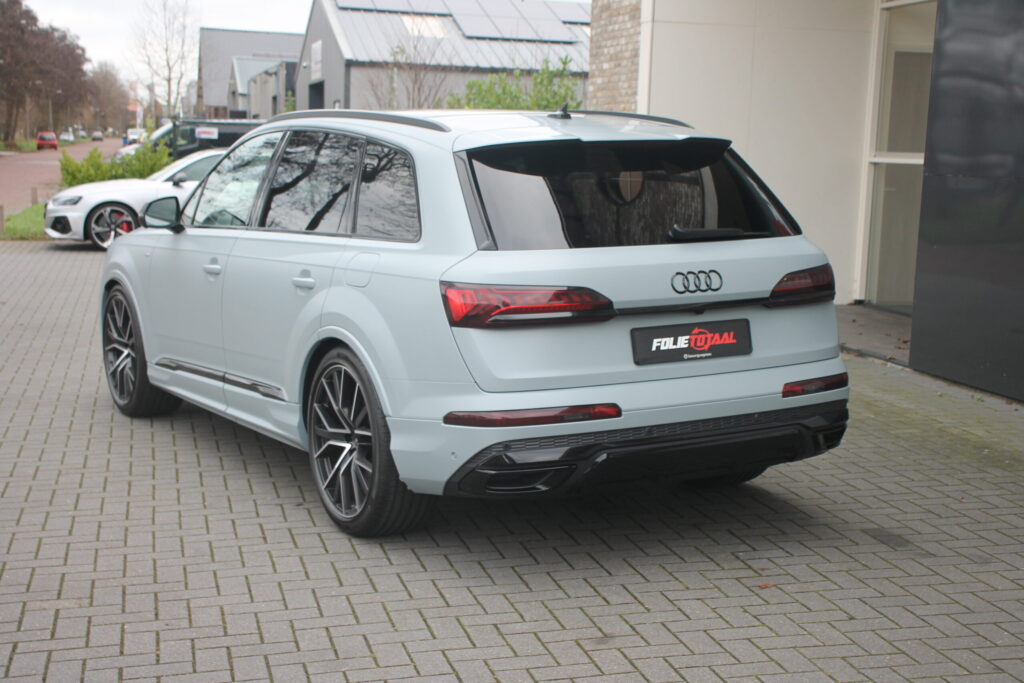 Audi Q7 e-tron in matte PPF