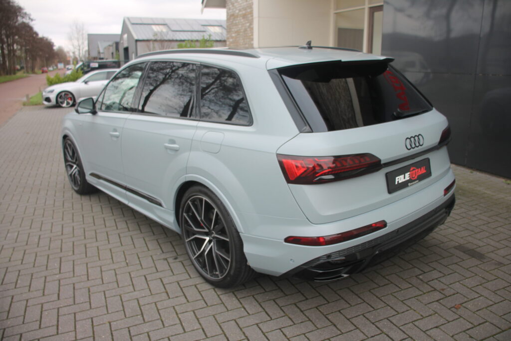 Audi Q7 e-tron in matte PPF