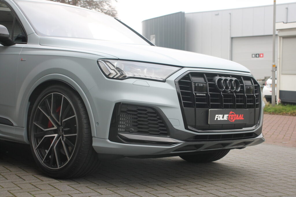 Audi Q7 e-tron in matte PPF