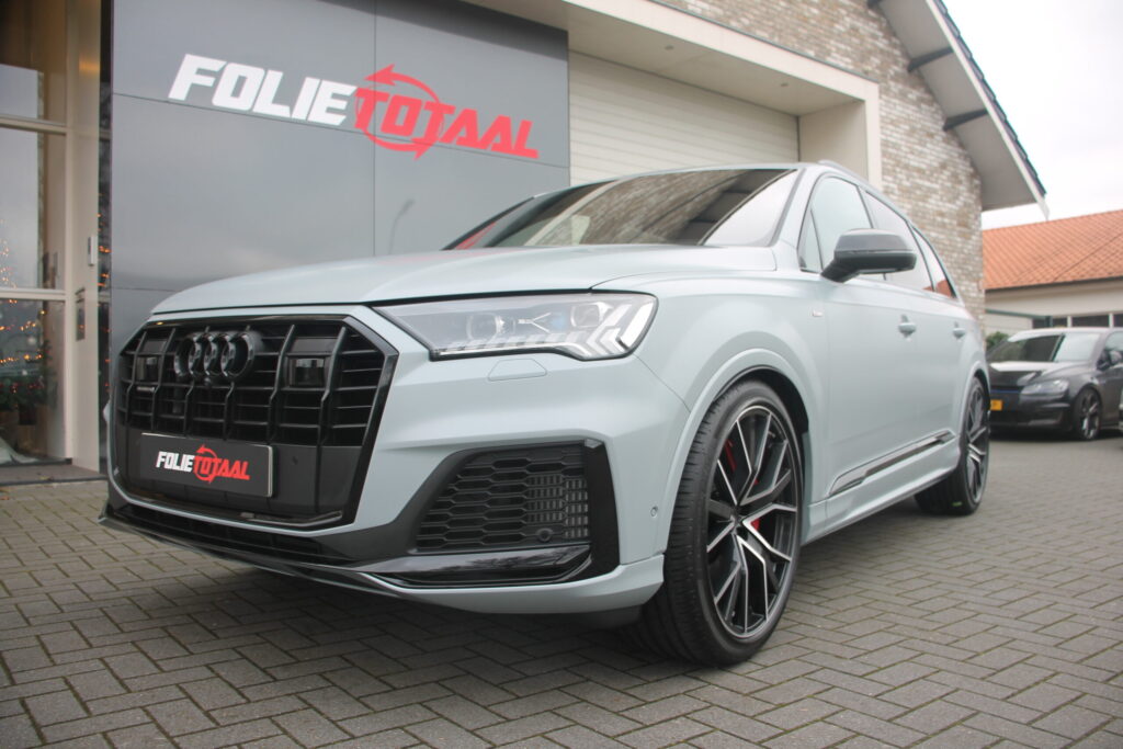Audi Q7 e-tron in matte PPF