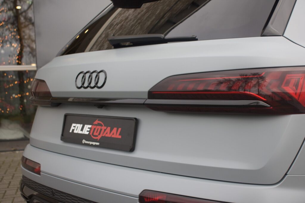 Audi Q7 e-tron in matte PPF